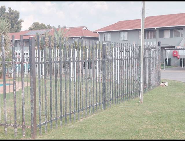 2 BEDROOM TOWNHOUSE FOR SALE IN GLEN MARAIS